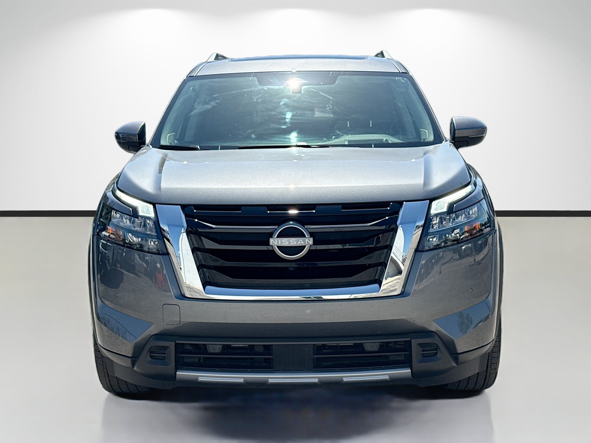 Used 2025 Gun Metallic Nissan Platinum image 8