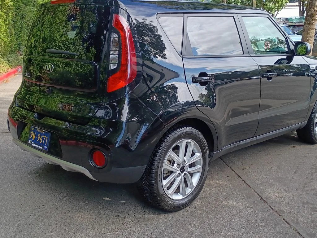 Used 2017 Shadow Black Kia Plus image 4