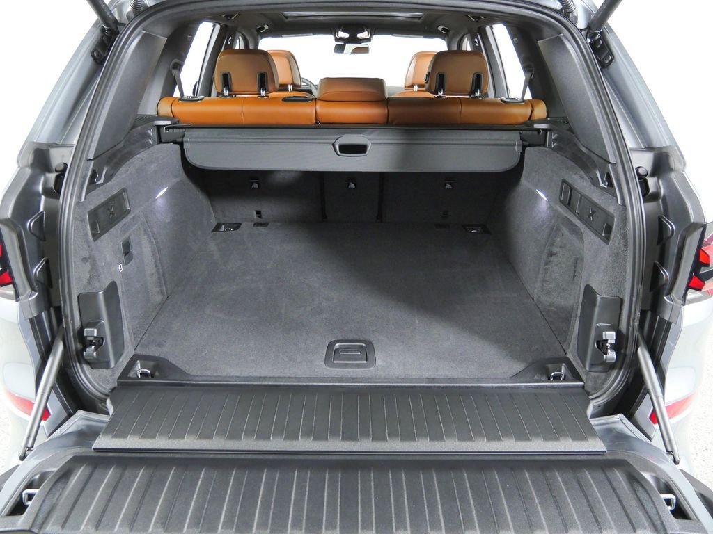 New 2026 Skyscraper Grey Metallic BMW xDrive40i image 28