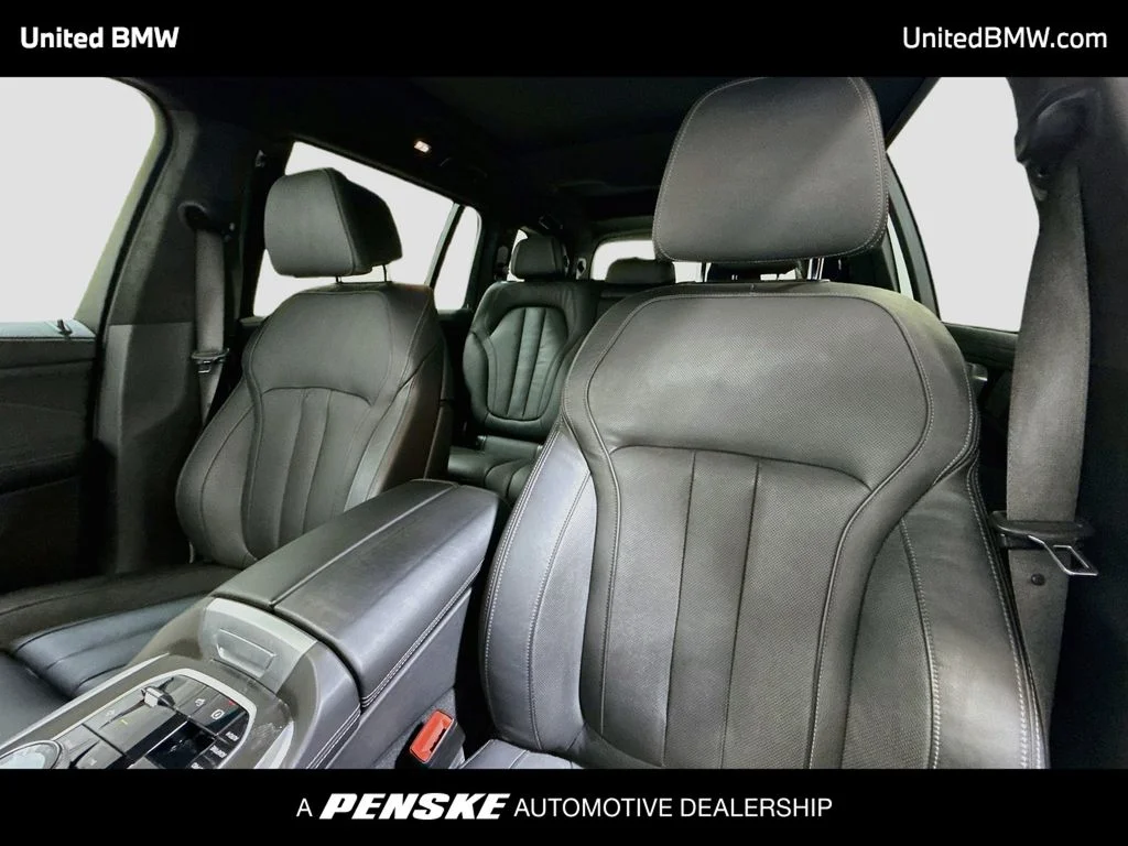 Used 2022 Black Sapphire Metallic BMW M50i image 5