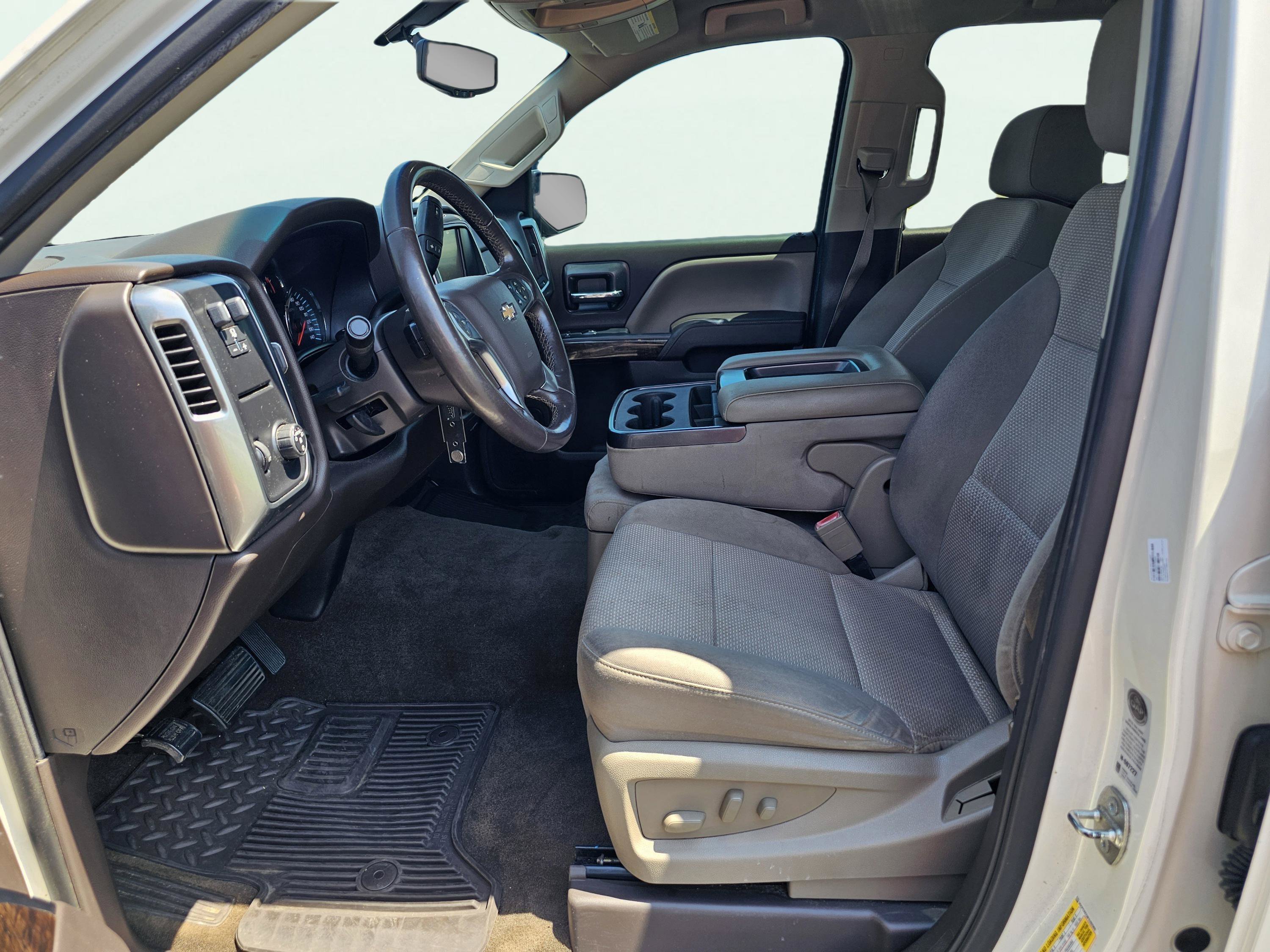 Used 2015 White Diamond Tricoat Chevrolet LT image 17