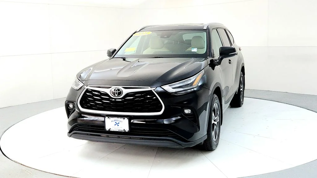 Used 2021 Black Toyota XLE image 2