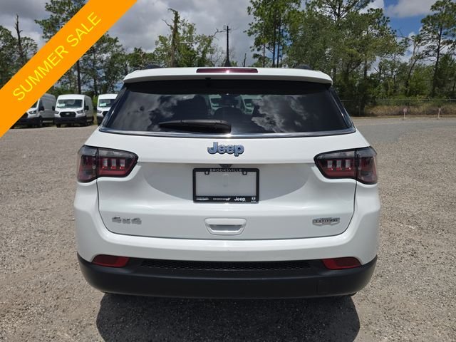 Certified Used 2024 White Jeep Latitude image 5