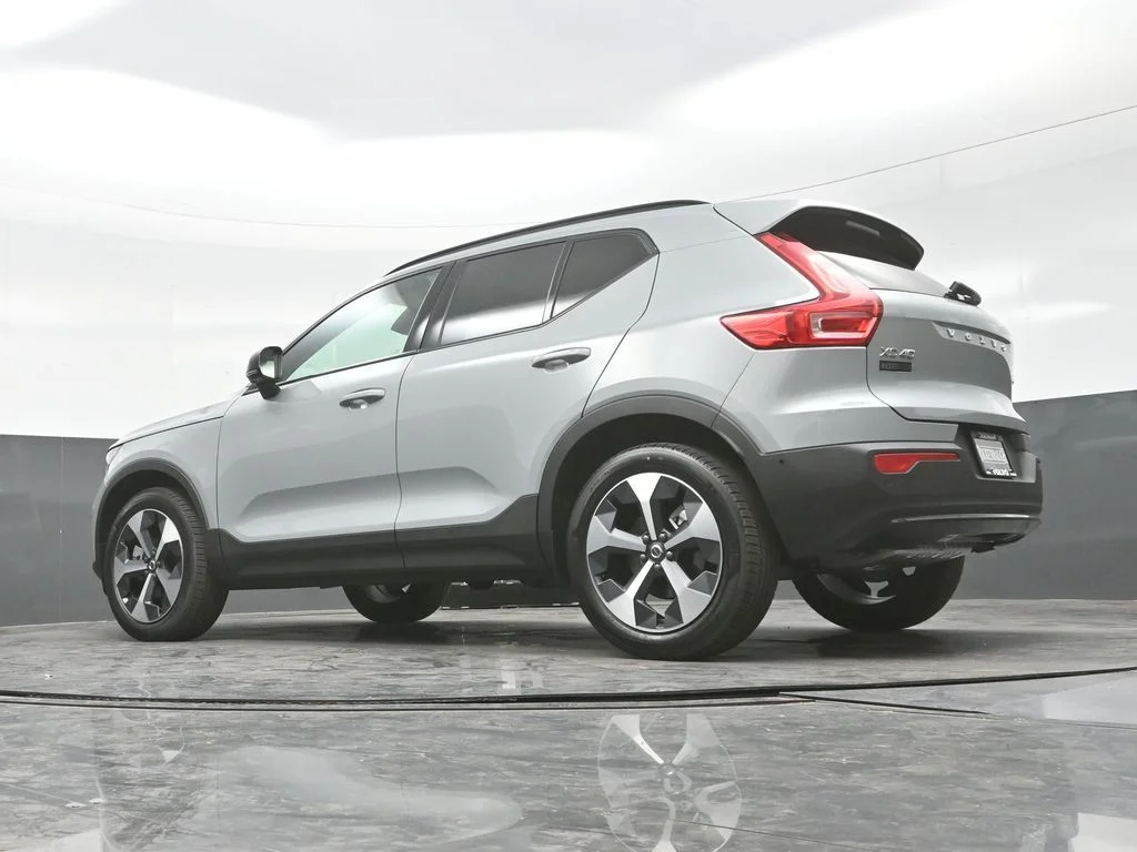 Used 2026 Vapour Grey Volvo Plus image 29