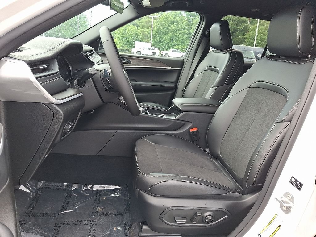 New 2026 Bright White Clearcoat Jeep Altitude image 9