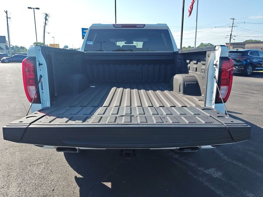 Used 2025 White GMC Elevation image 9
