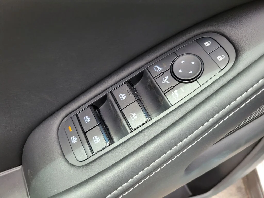 New 2027 RADIANT WHITE INFINITI Pure AWD image 15