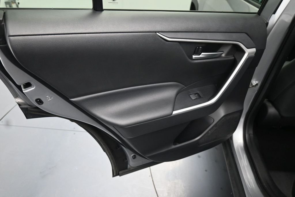 Used 2021 Silver Toyota XLE image 17