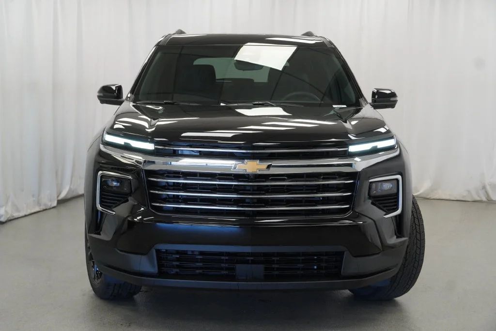New 2027 Mosaic Black Metallic Chevrolet LT image 11