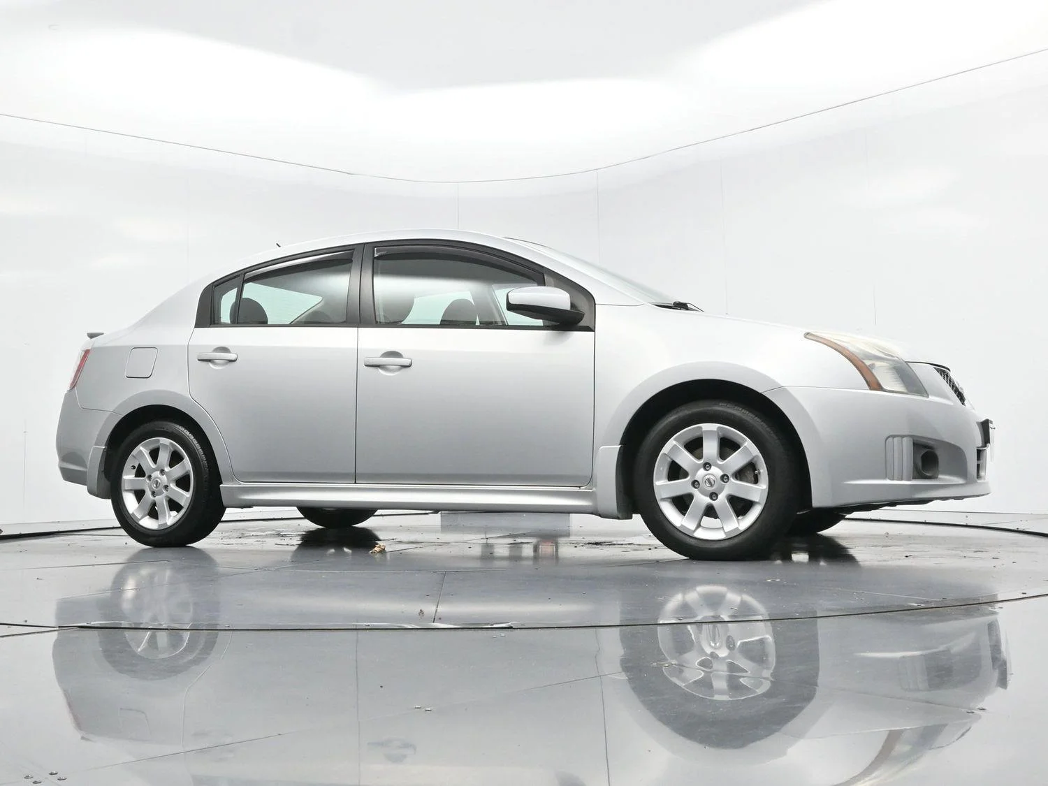 Used 2010 Brilliant Silver Metallic Nissan 2.0 SR image 34