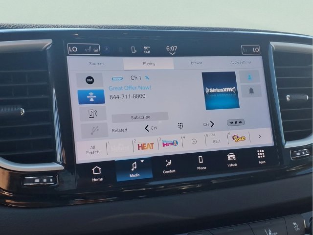 Used 2024  Chrysler Touring L image 4