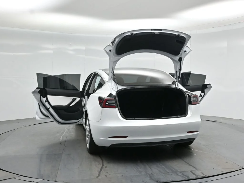 Used 2020  Tesla Standard Range Plus image 28