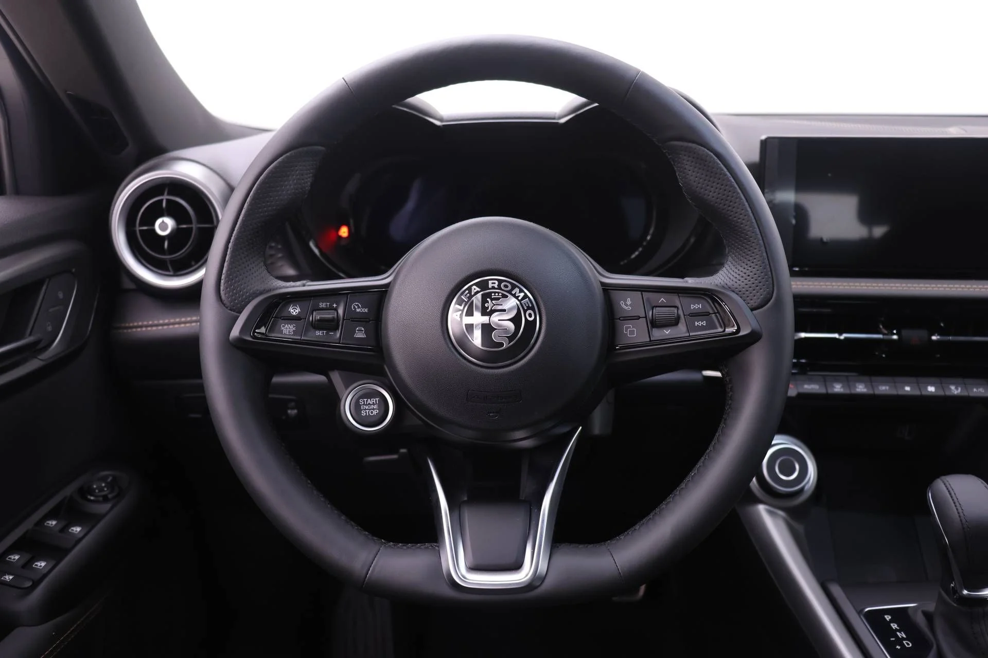 New 2026 Milano White Exterior Paint Alfa Romeo Base image 15