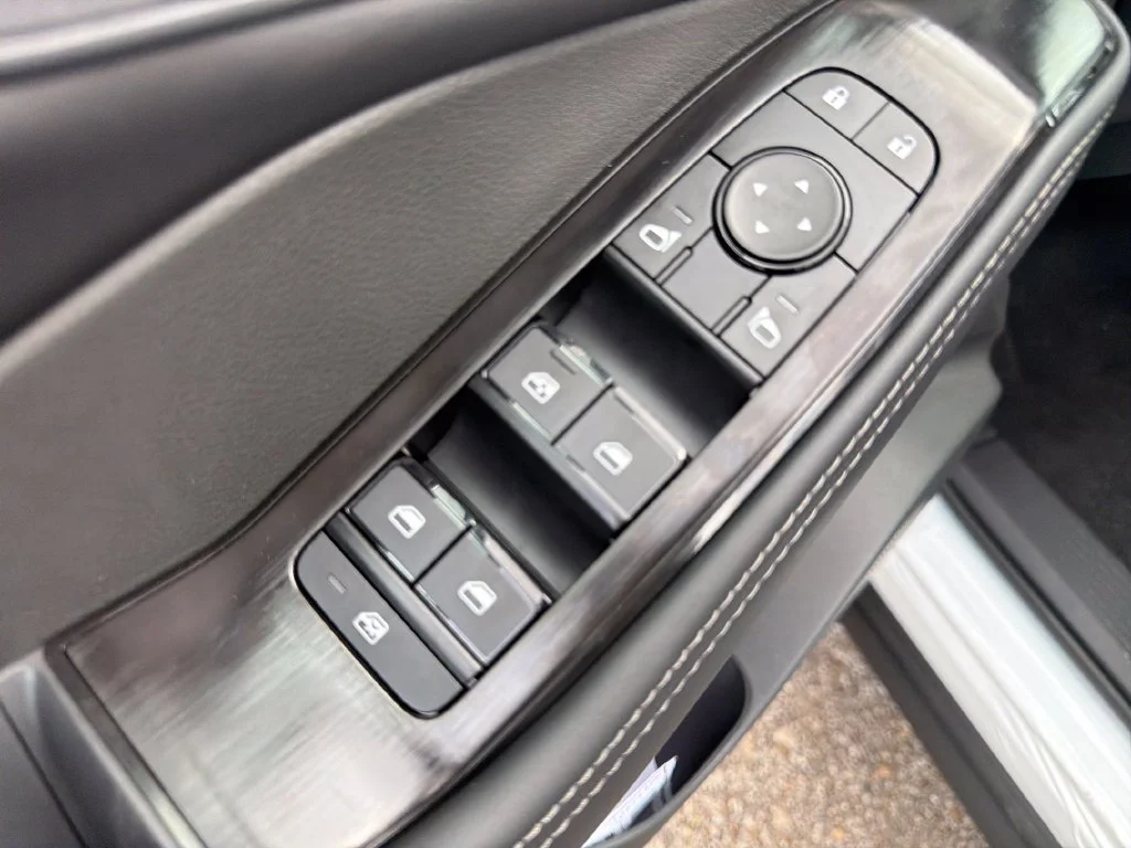 Used 2027  Nissan SV image 8