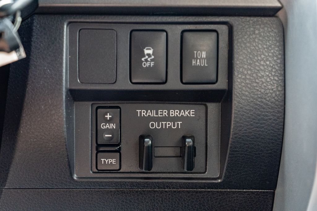 Used 2016 Magnetic Gray Metallic Toyota SR5 image 21