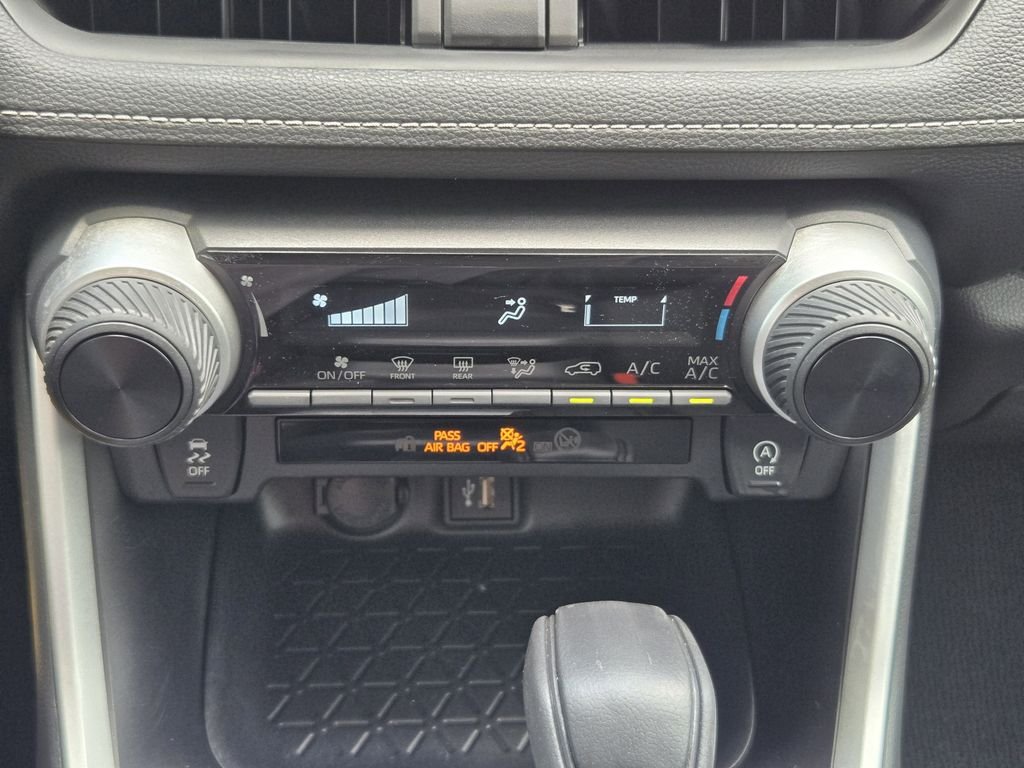 2024 Toyota RAV4 LE - Photo 13