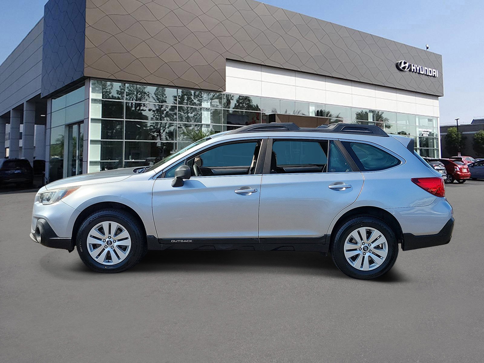 Used 2018 Ice Silver Metallic Subaru  image 3