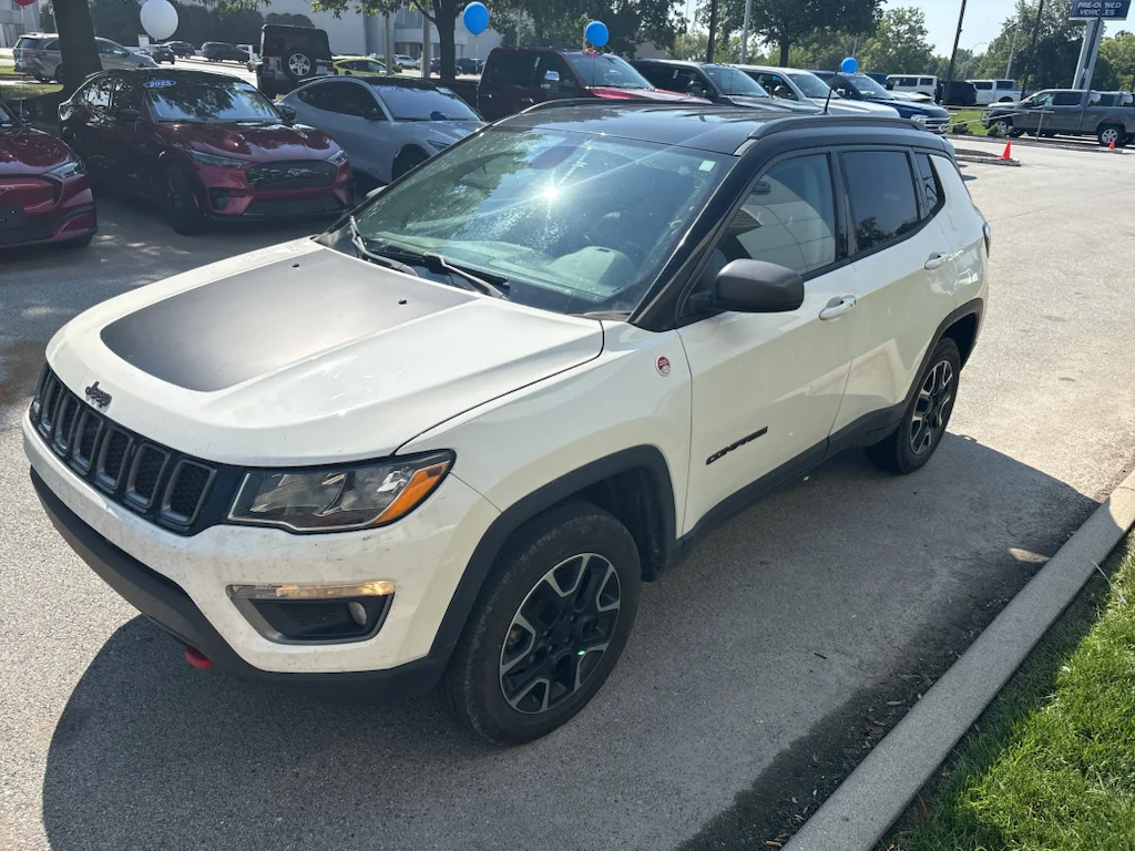 Used 2020  Jeep Trailhawk image 2