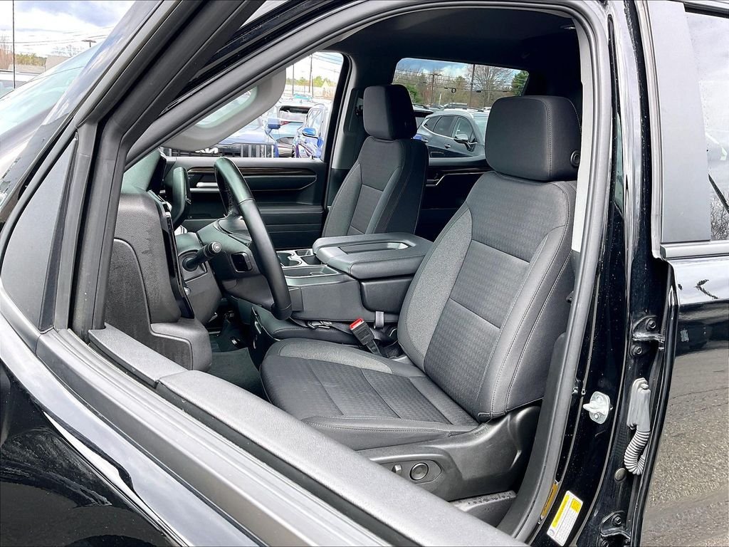 Used 2025 Black Chevrolet LT image 9