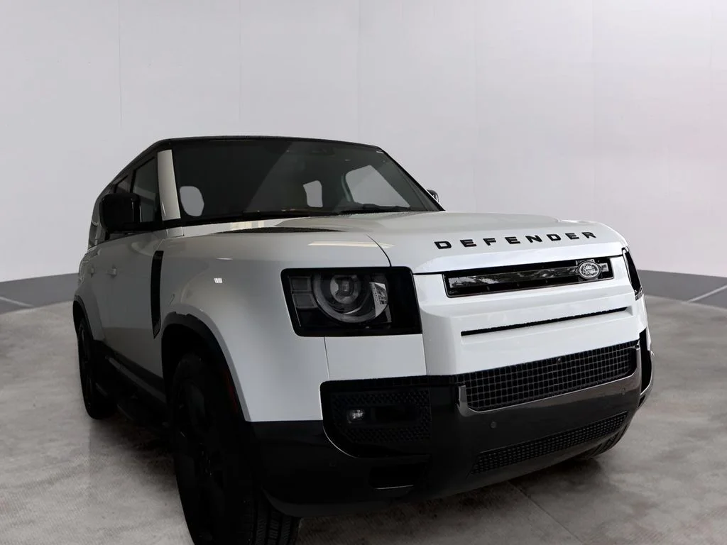Certified Used 2025 Fuji White Land Rover V8 image 6