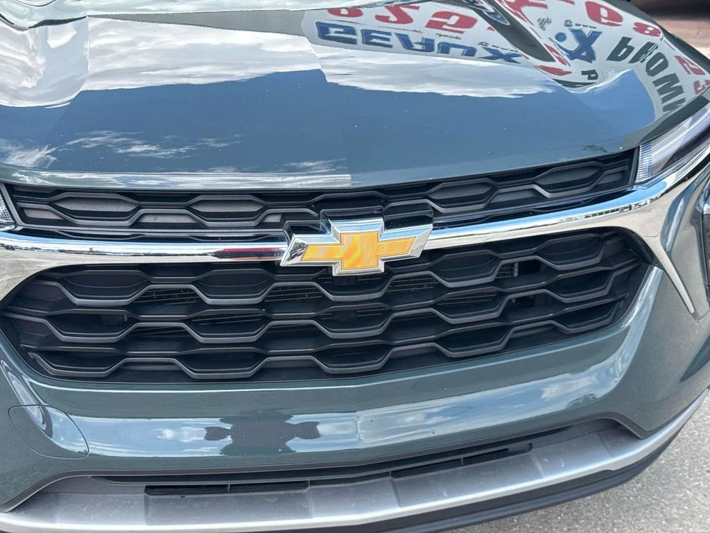Used 2025 Gray Chevrolet LT image 6