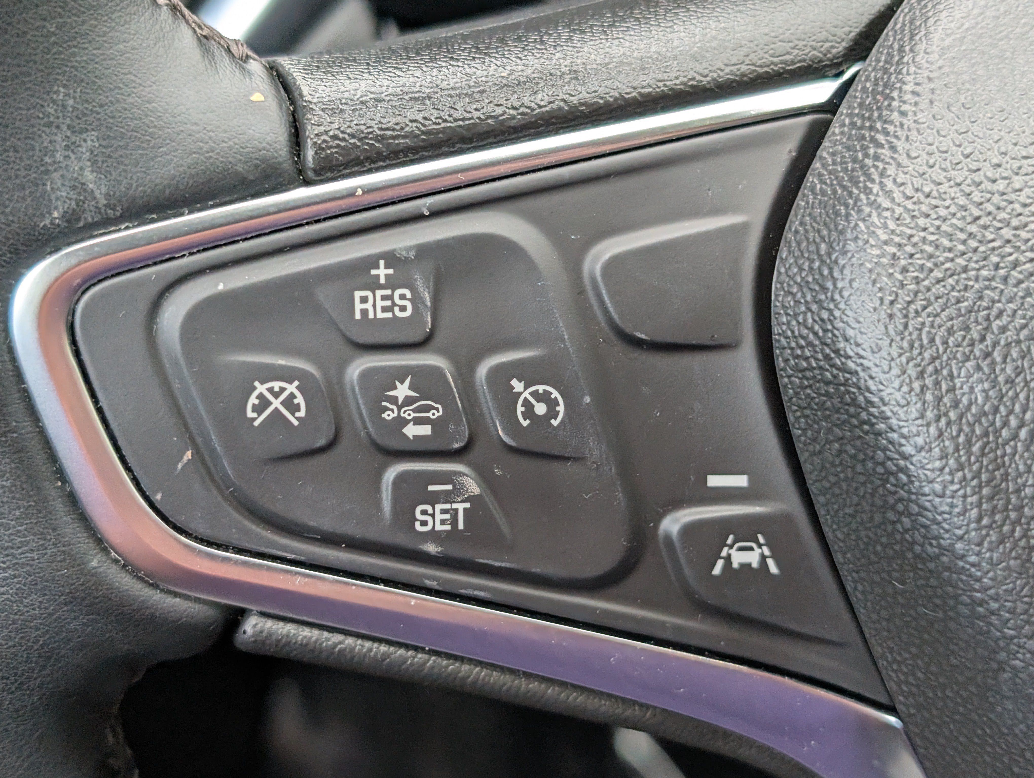 Used 2024 Summit White Chevrolet LT image 15