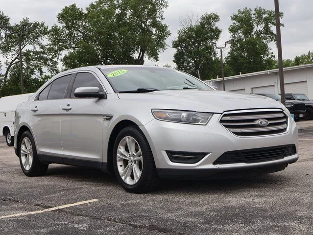 2015 Ford Taurus SEL FWD's photo