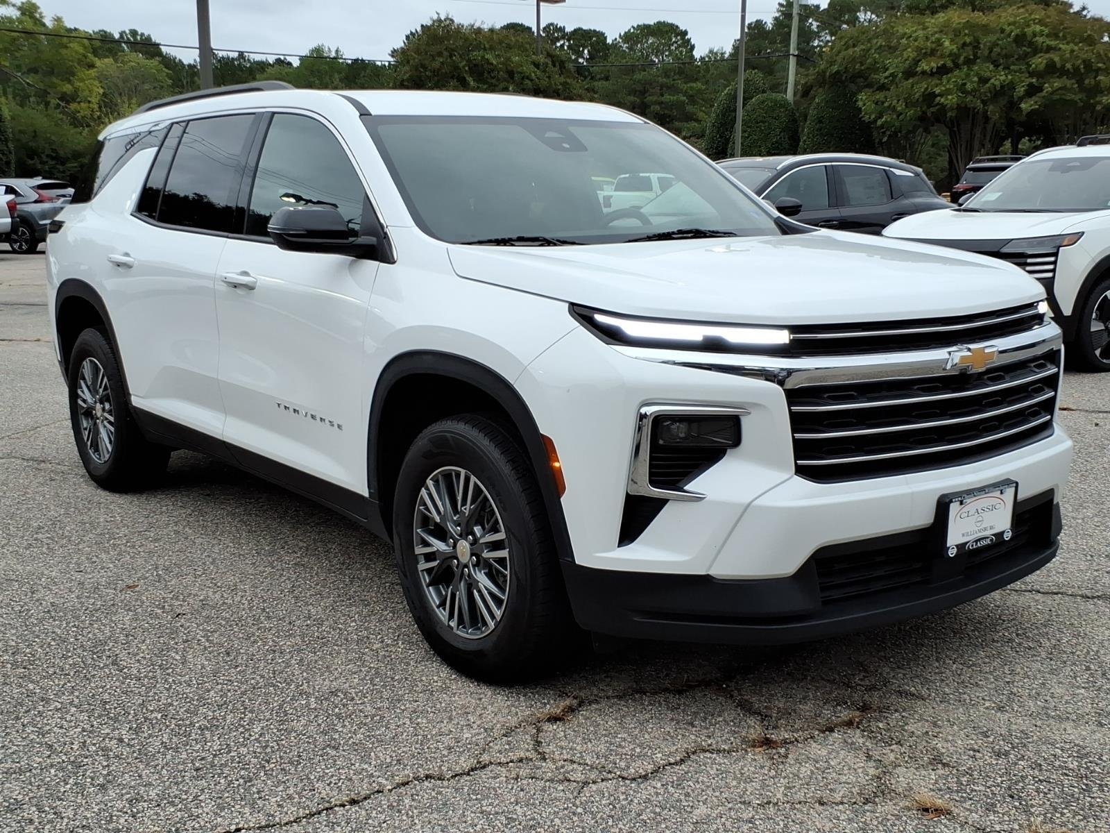 Used 2025 Summit White Chevrolet AWD LT image 5