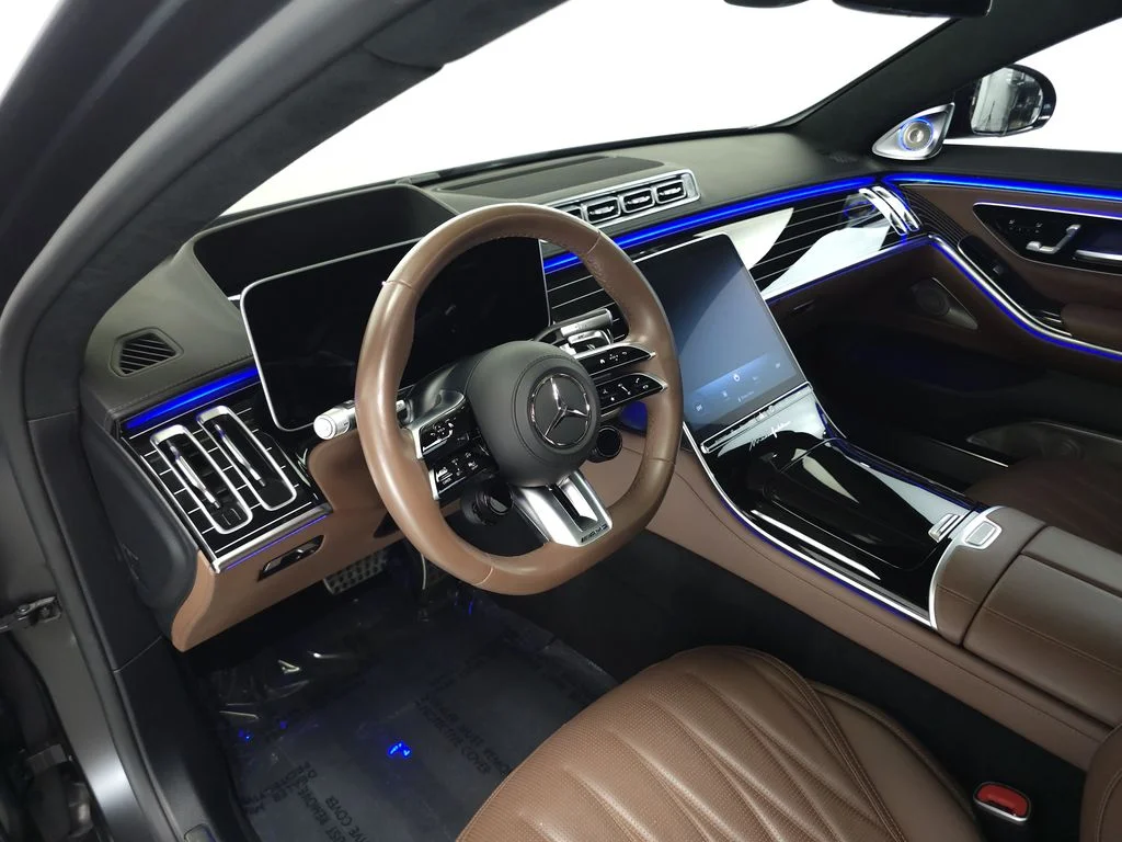 Used 2024 MANUFAKTUR Graphite Gray Magno Mercedes-Benz S 63 E AMG® image 9