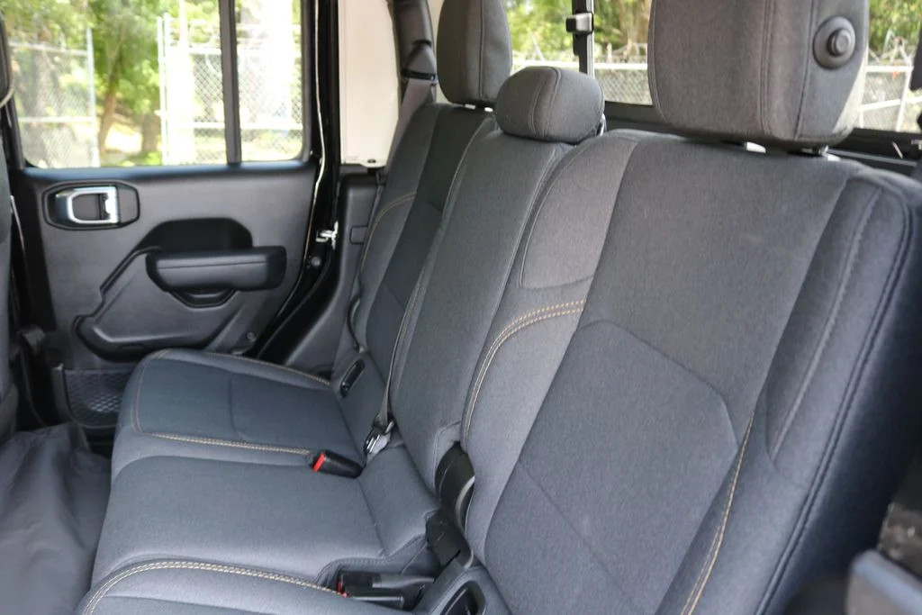 Used 2024  Jeep Sport image 15