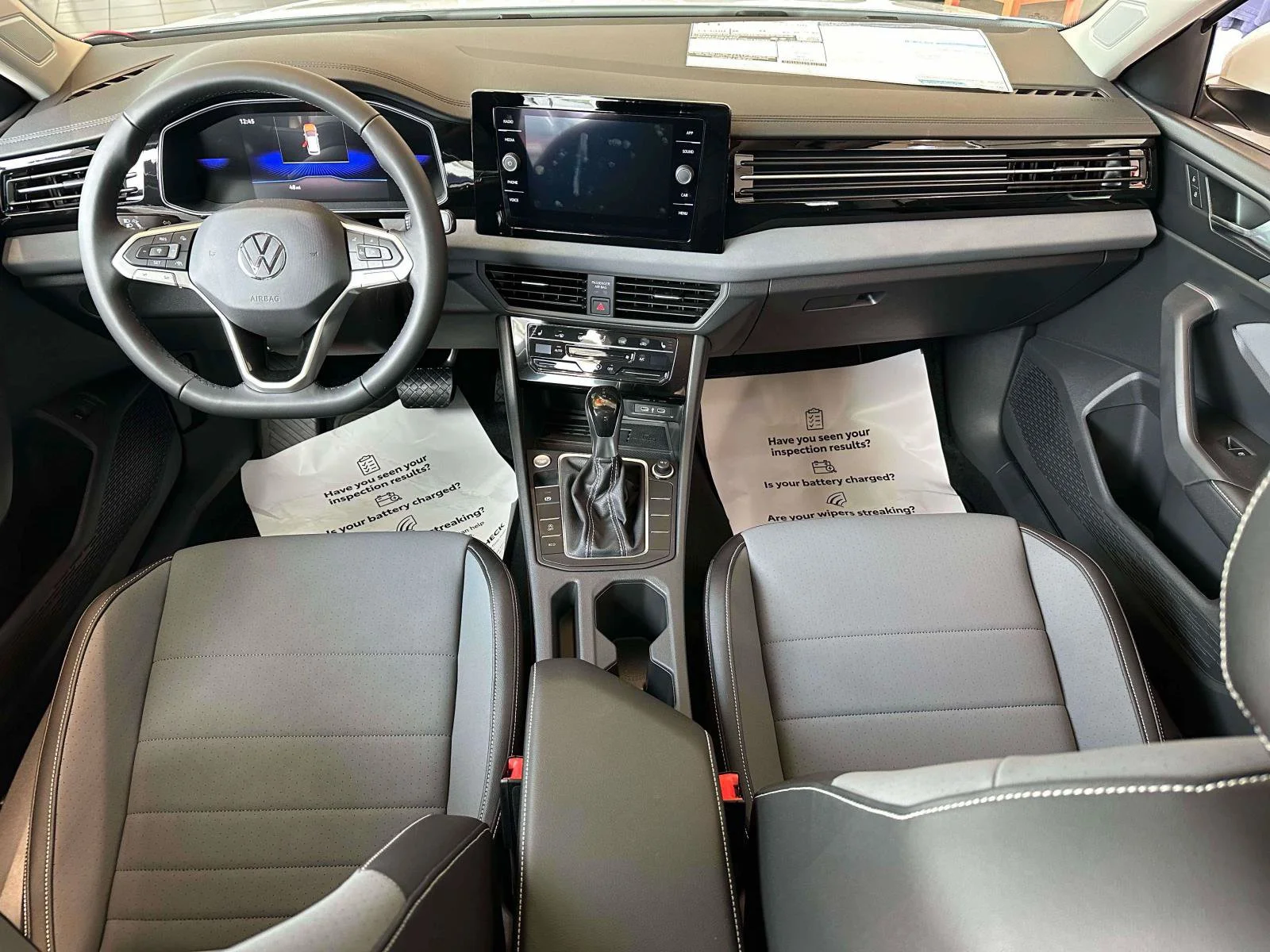 2025 Volkswagen Jetta SE - Photo 10