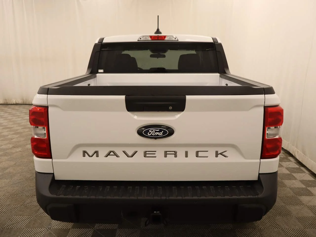 New 2026 Oxford White Ford XLT image 5