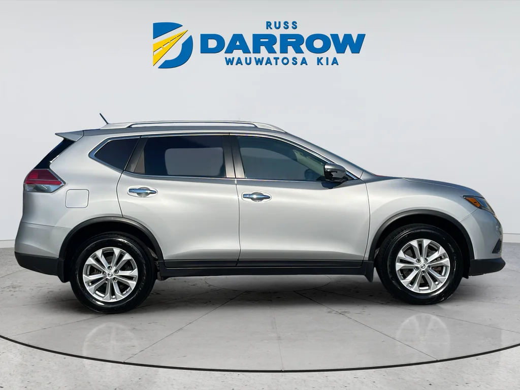 Used 2015 Silver Nissan SV image 6