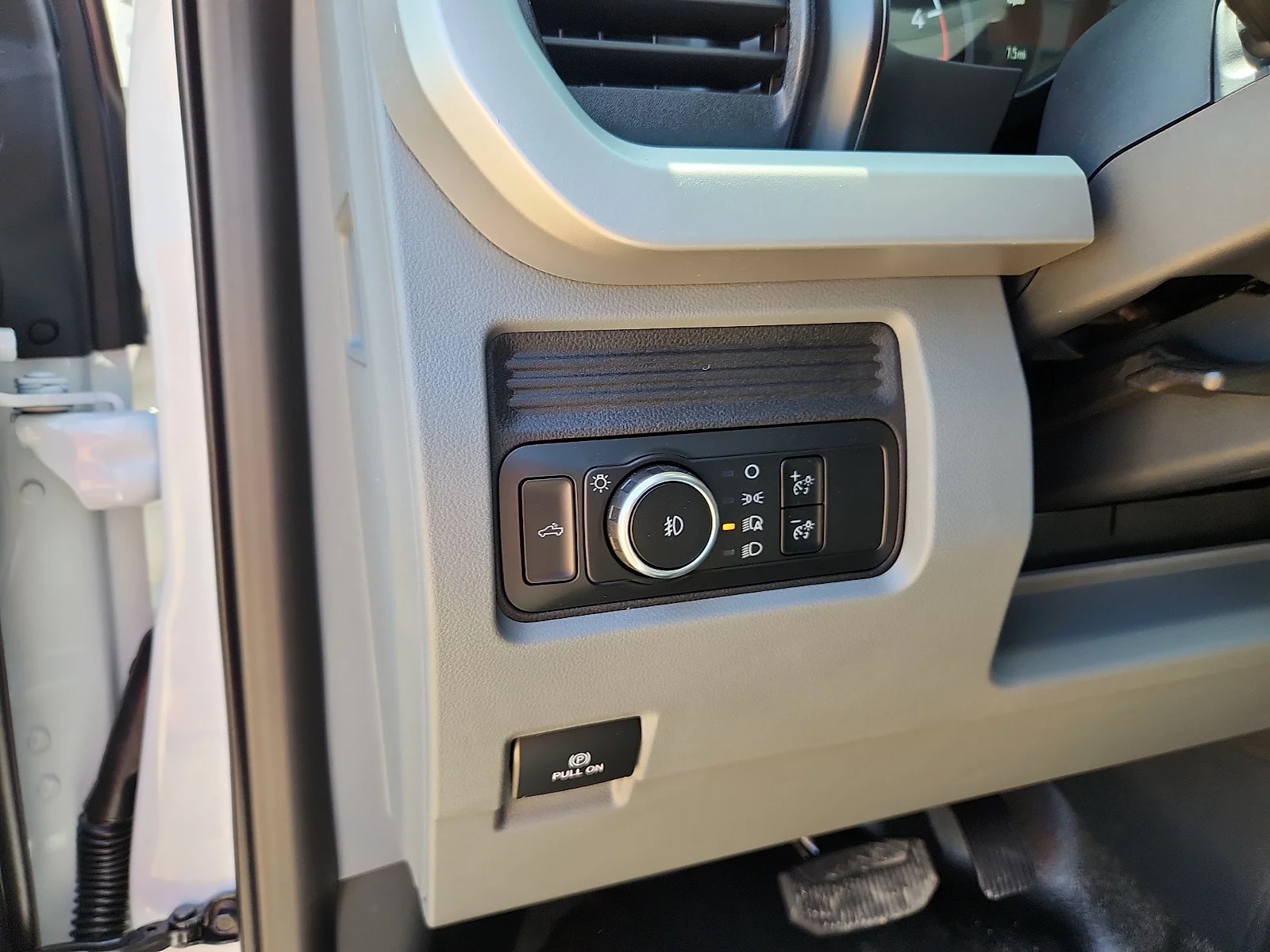 New 2026 Oxford White Ford F-350® XL image 15