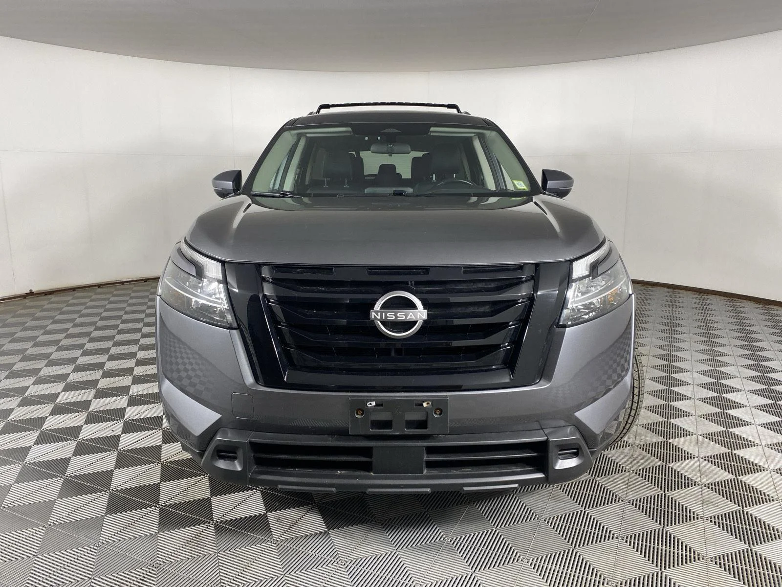 Used 2022 Gun Metallic Nissan SV image 3