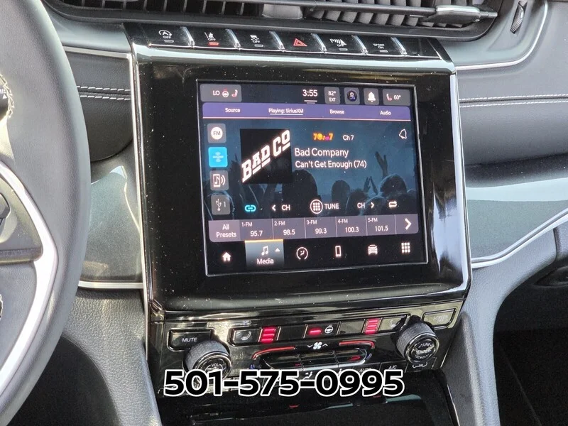 Used 2023 Velvet JEEP ALTITUDE 4X4 image 24