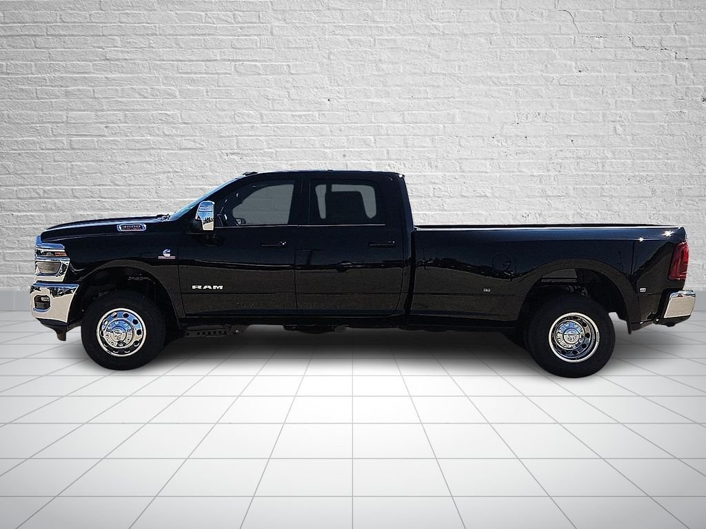 New 2026 Diamond Black Crystal Pearl-Coat Exterior Paint RAM Laramie image 2