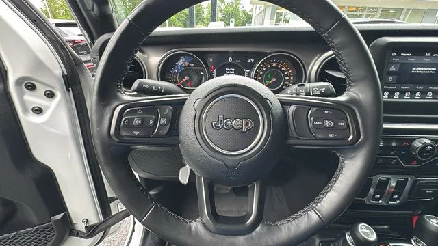Used 2021 White/off-white Jeep Sport S image 20