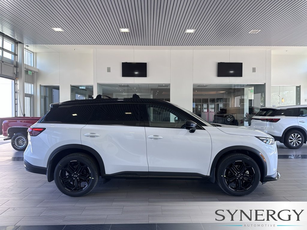 New 2027 2T RAD WHT INFINITI Sport AWD image 3