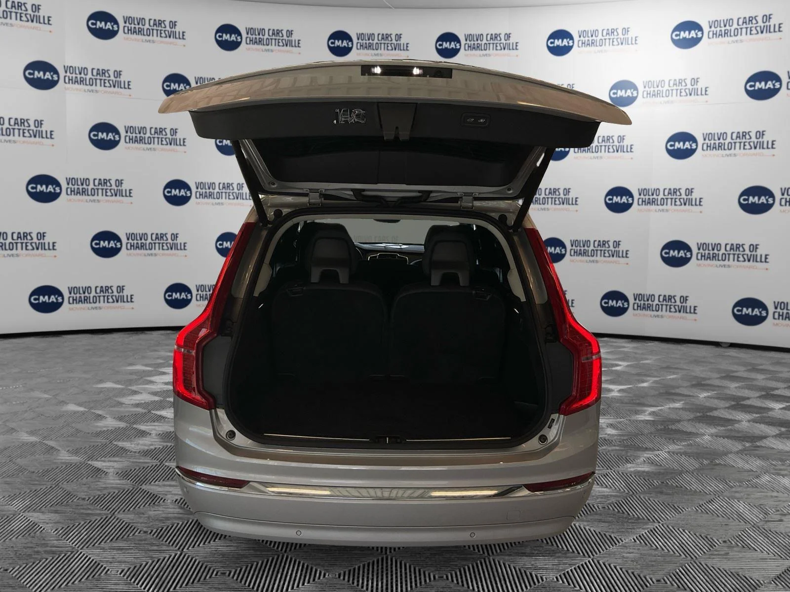 Used 2023 Silver Dawn Metallic Volvo Plus image 11
