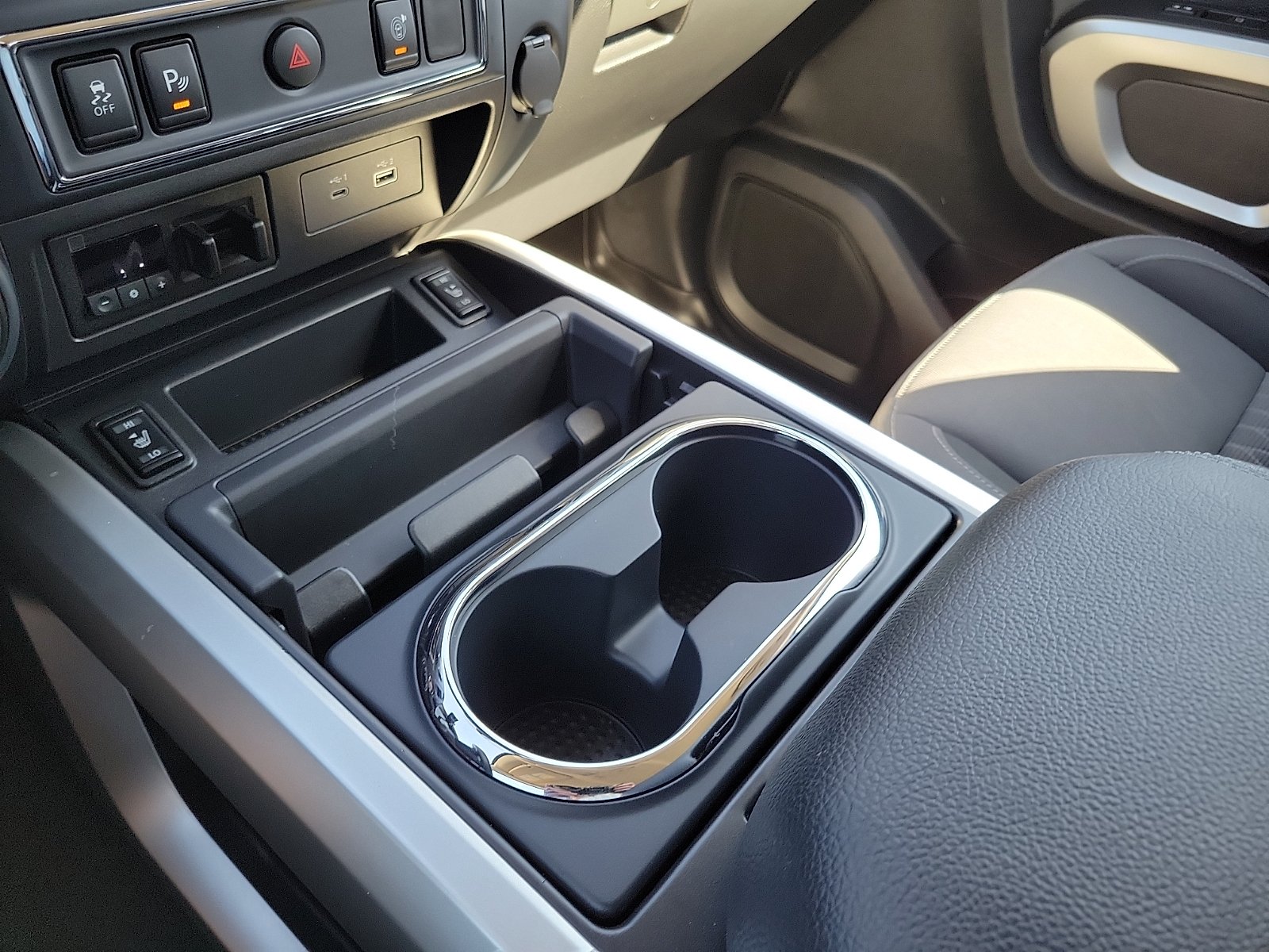 2024 Nissan Titan XD SV - Photo 25