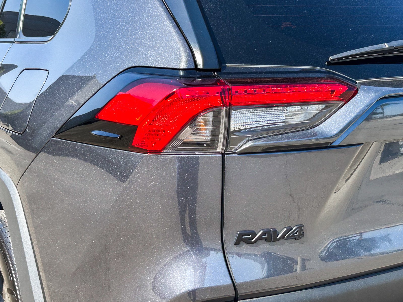 2025 Toyota RAV4 XLE - Photo 9