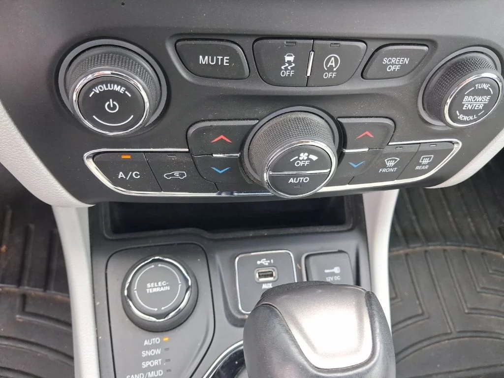 Used 2019 Gray Jeep Limited image 12