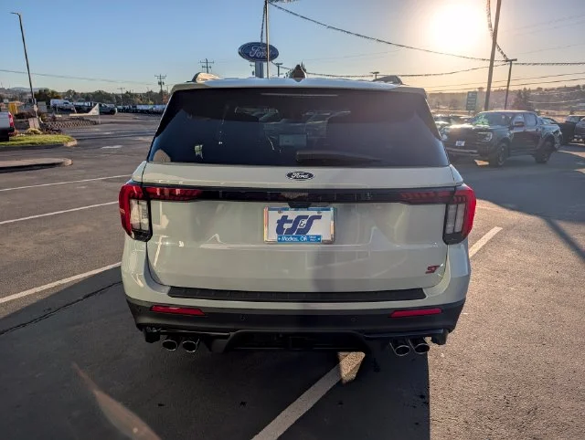 New 2027 Avalanche Gray Ford ST image 4