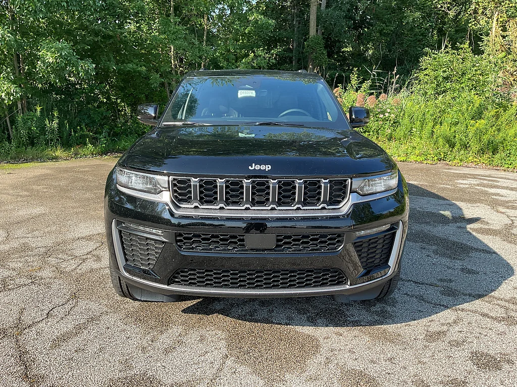New 2027 High Gloss Black Jeep Limited image 2