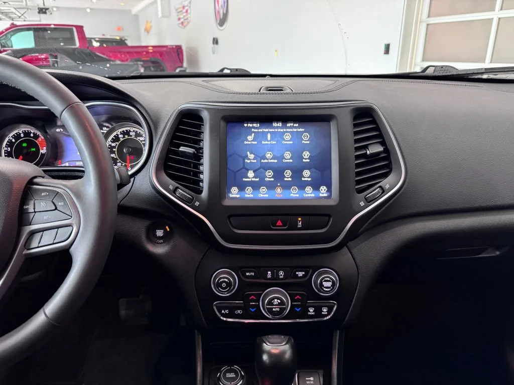 2022 Jeep Cherokee Latitude Lux - Photo 17