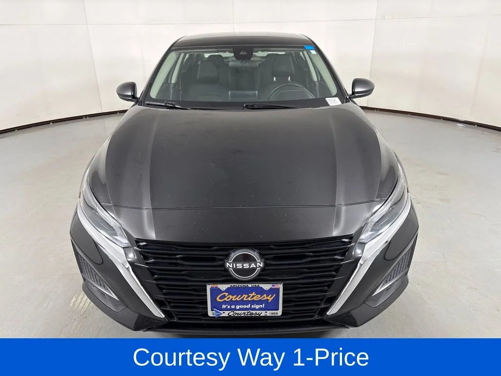 Used 2024 Black Nissan 2.5 SV image 4