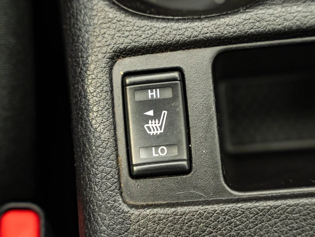 Used 2015 Arctic Blue Metallic Nissan SL image 39