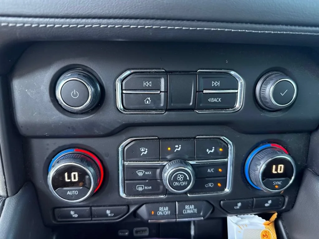 Used 2021 Black Chevrolet Z71 image 29