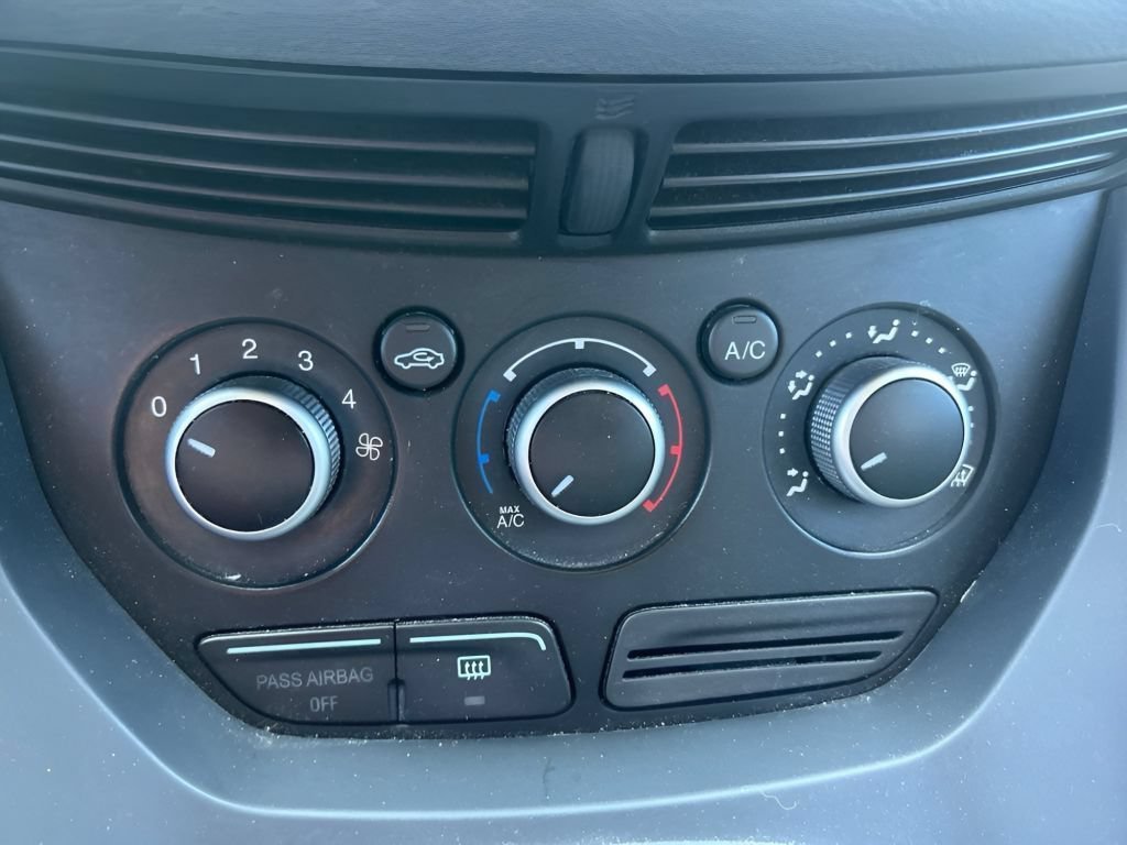 Used 2013 Ginger Ale Metallic Ford SE image 28